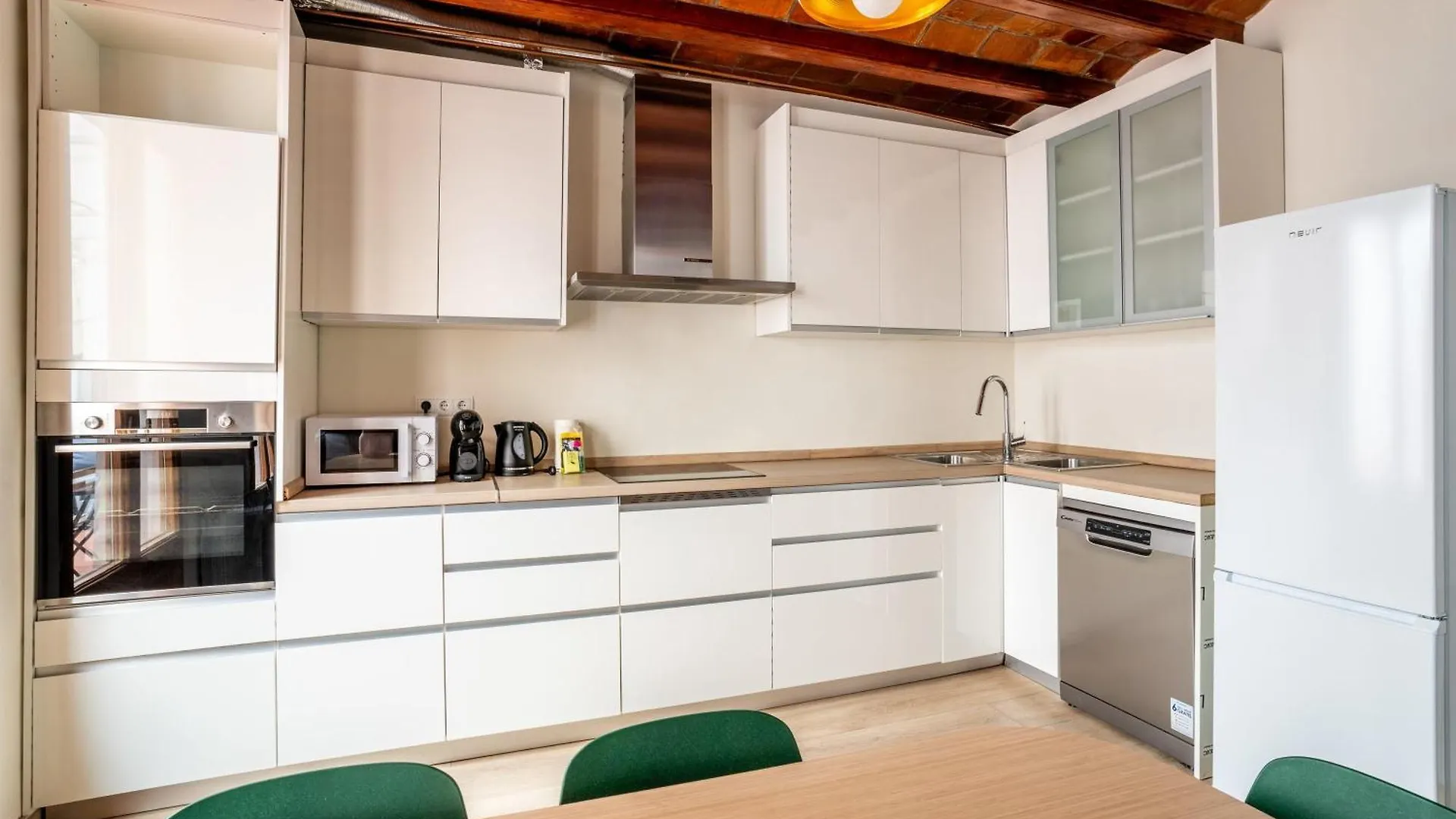 Huge And Modern 4 Bedroom Apartment Next To Paseo De Gracia Barcelona